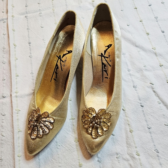 Vintage Gold Pumps With Beaded Floral Toe Detail 8.5/9 - Picture 7 of 11
